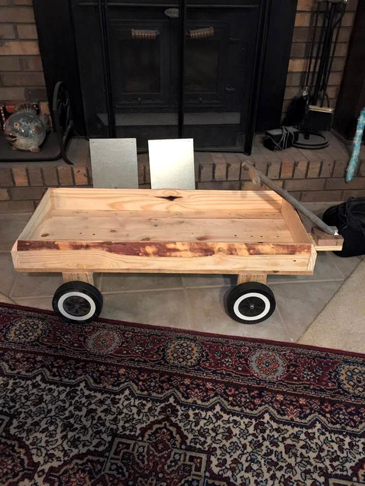 DIY Pallet Yard Cart on Reclaimed BBQ Grill Wheels - Easy 