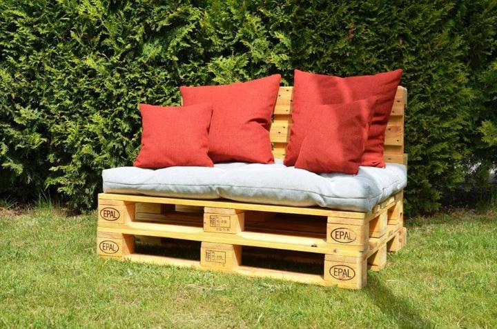 pallet cushioned garden seat