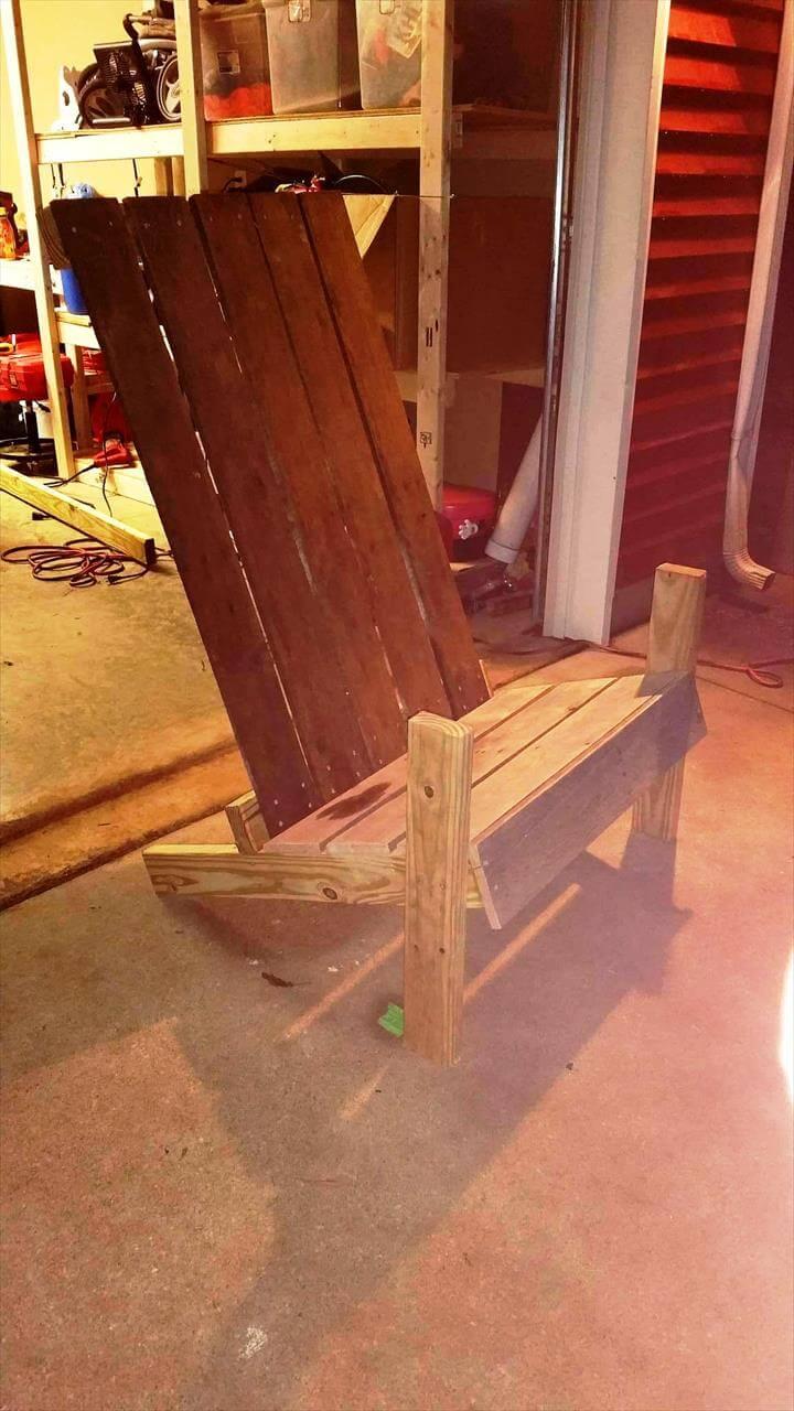 building a stylish outdoor chair out of pallets