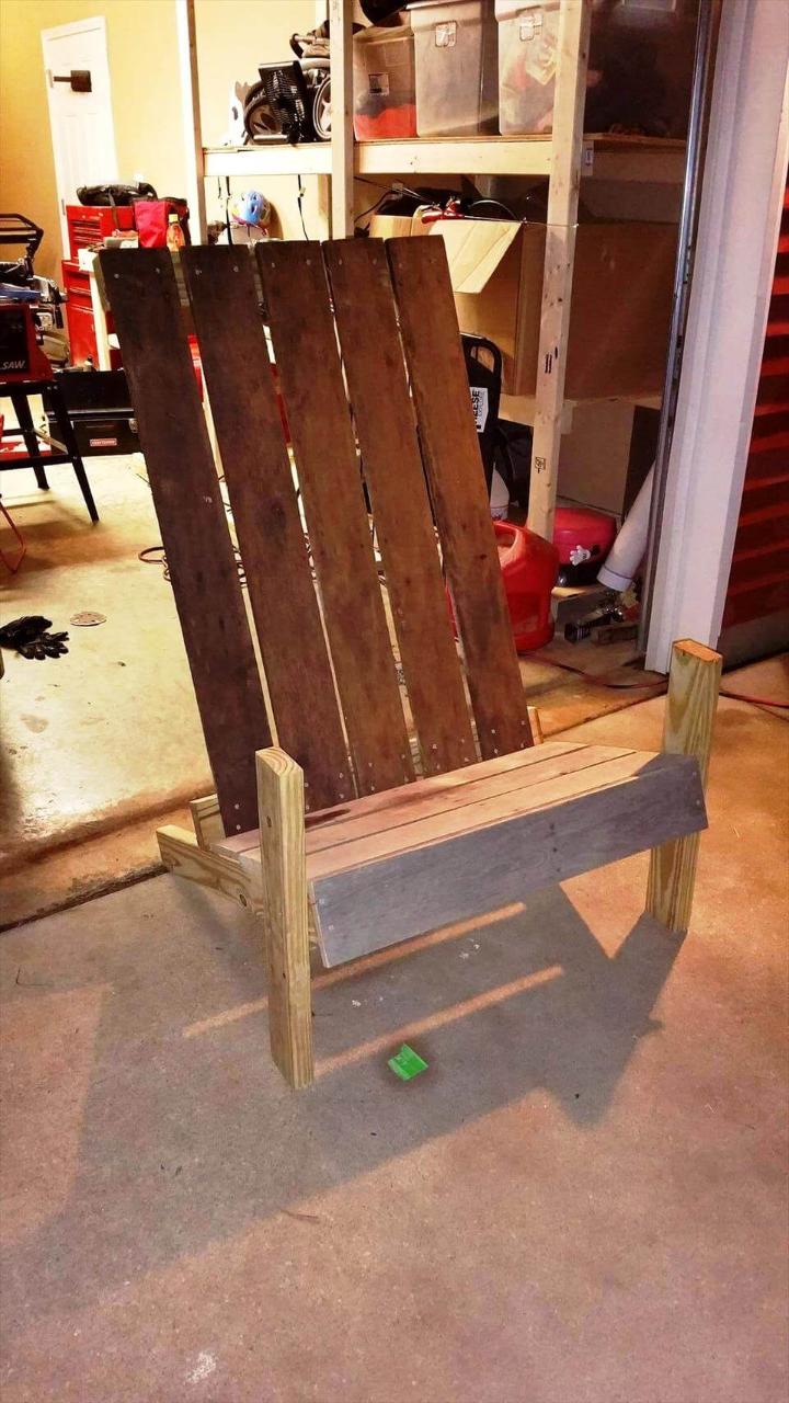 how to build an outdoor chair out of pallets for free