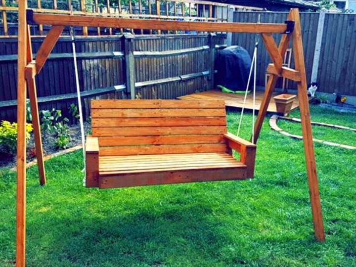 recycled pallet garden swing