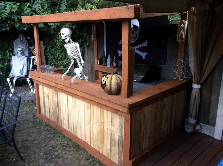 Pallet Halloween Bar Organize your Home for Halloween 