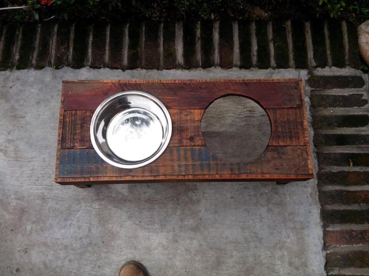wooden pallet dog feeder