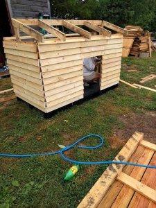 Pallet Dog House to Give Your Dog More Comfort - Easy Pallet Ideas