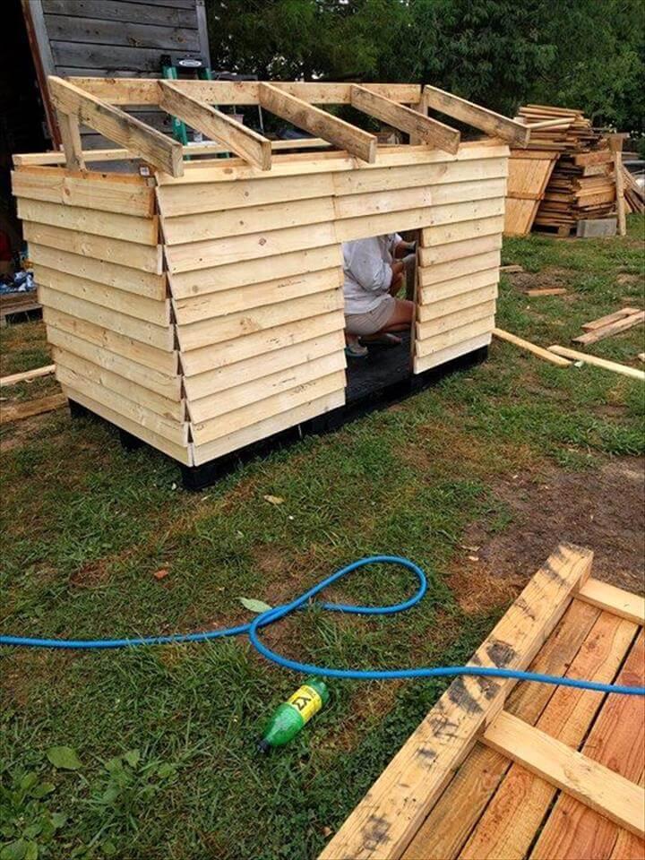 no-cost pallet dog house