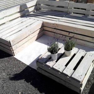 chic white painted pallet lounge set