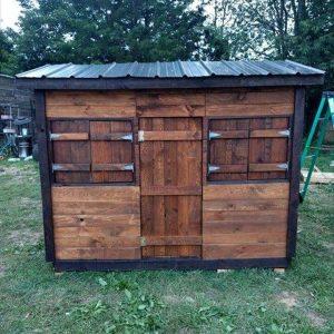 diy pallet clubhouse or playhouse