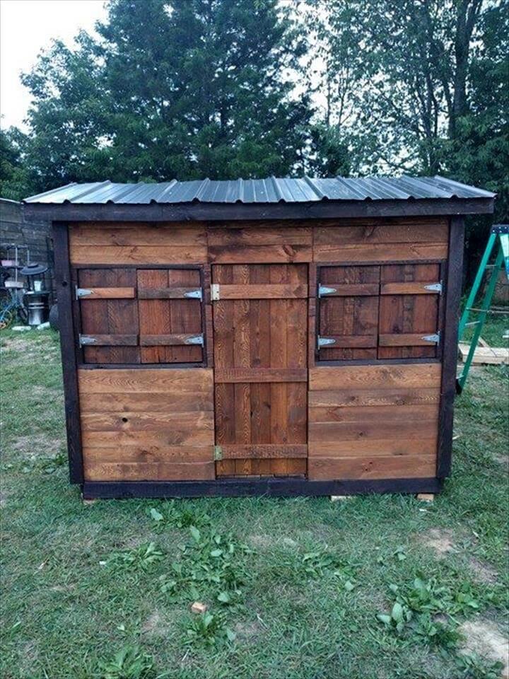 diy pallet clubhouse or playhouse