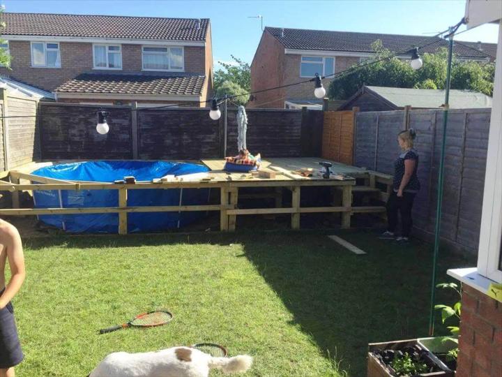 Re-purposed pallet made swimming pool
