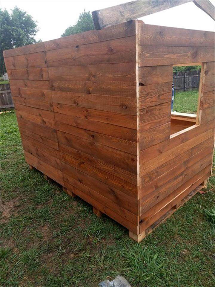 DIY Pallet Clubhouse or Playhouse for kids - Easy Pallet Ideas