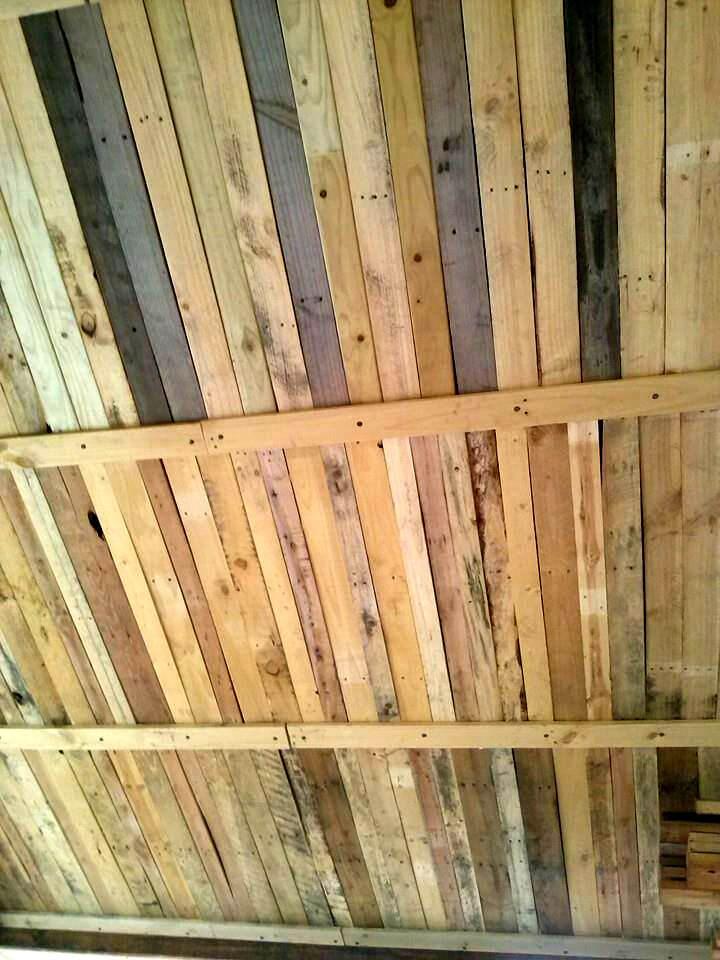 upcycled wooden pallet roof