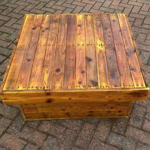 reclaimed wooden pallet coffee table