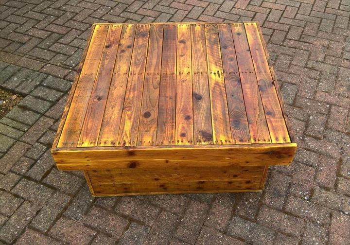 reclaimed wooden pallet coffee table