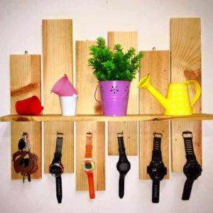 diy wooden pallet hanging wall shelf with hooks