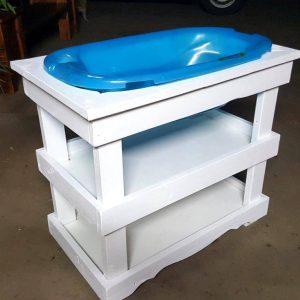low-cost wooden pallet baby bath stand