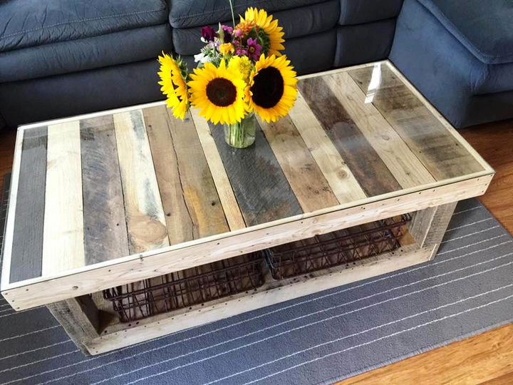 Custom Pallet Coffee Table with Glass Top - Easy Pallet Ideas