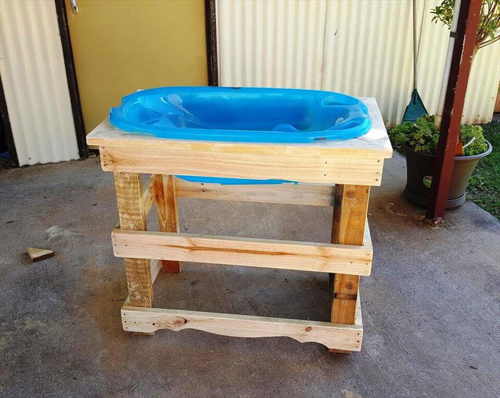 Pallet Baby Baath Stand - DIY - Easy Pallet Ideas