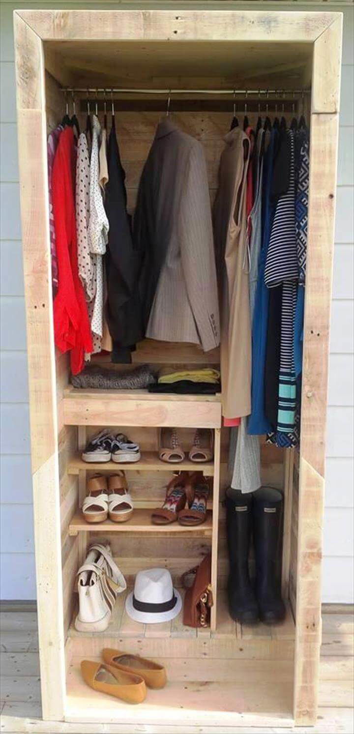 Built a Pallet Wardrobe or Pallet Closet - Easy Pallet Ideas