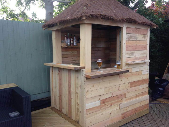 diy outdoor pallet bar with pyramid style roof - easy