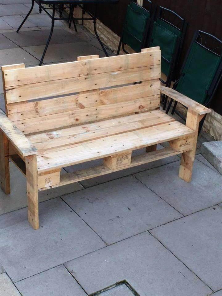 repurposed wooden pallet bench