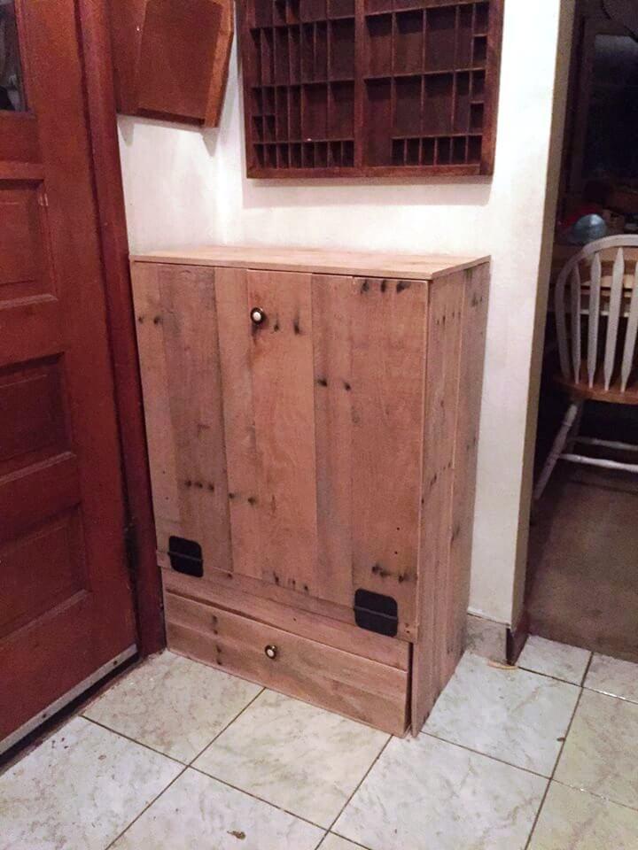 repurposed wooden pallet tip out trash can