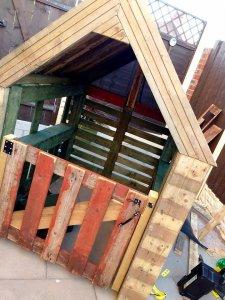 DIY Pallet Playhouse for Little Girl - Easy Pallet Ideas