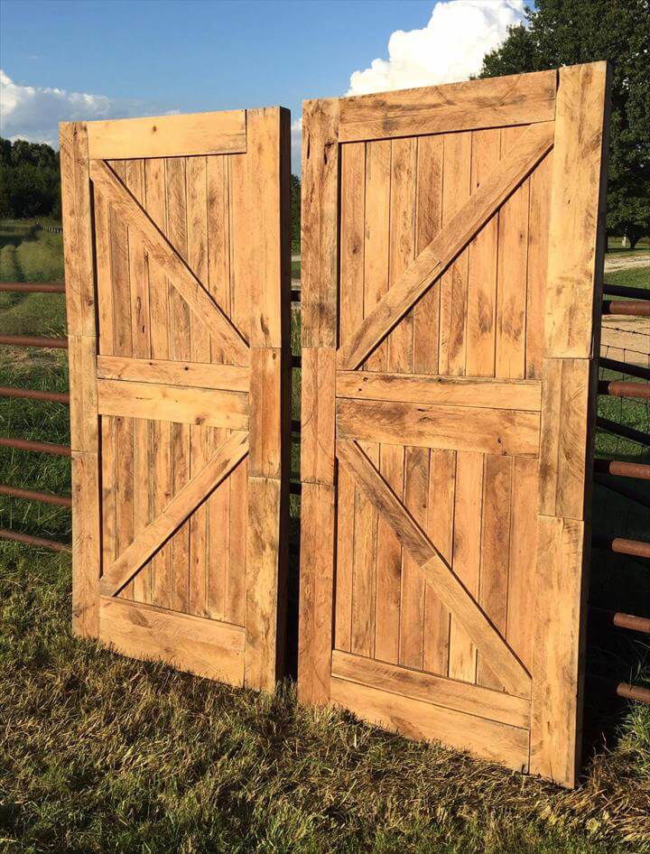 Doors Made Out Of Pallets Easy Pallet Ideas