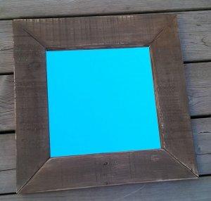 DIY Upcycled Wood Pallet Mirror - Easy Pallet Ideas