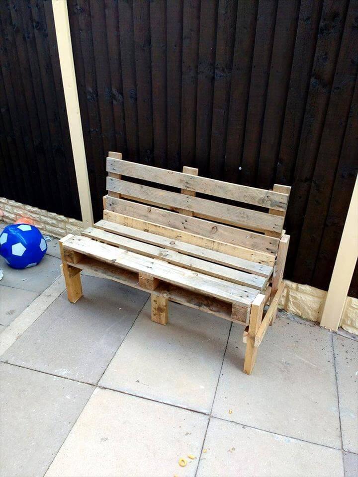 low-cost rustic wooden pallet bench