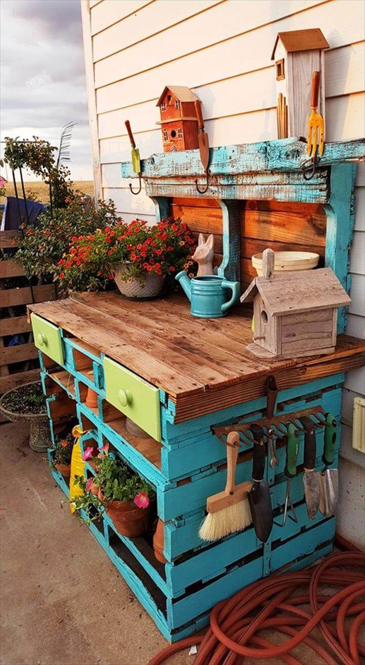 DIY Pallet Potting Table - Easy Pallet Ideas