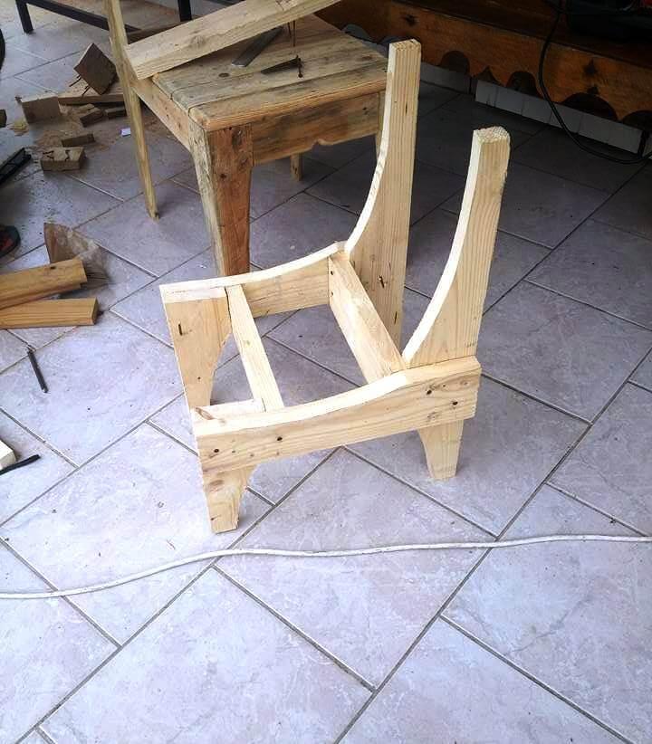 how to build a daughter chair out of pallets