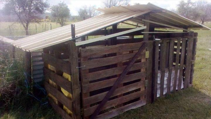 reclaimed pallet chicken coop