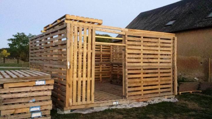 how to build a garden shed with pallets