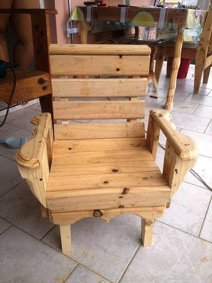 wooden pallet art style toddler chair