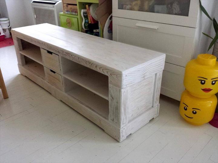 reclaimed pallet painted TV stand