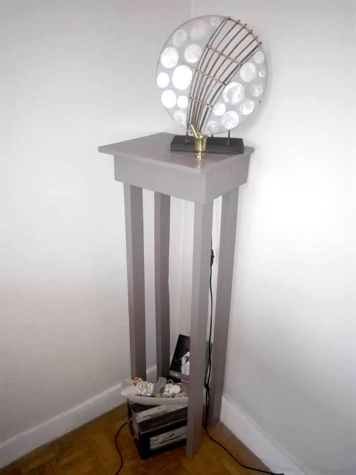 corner lamp stand