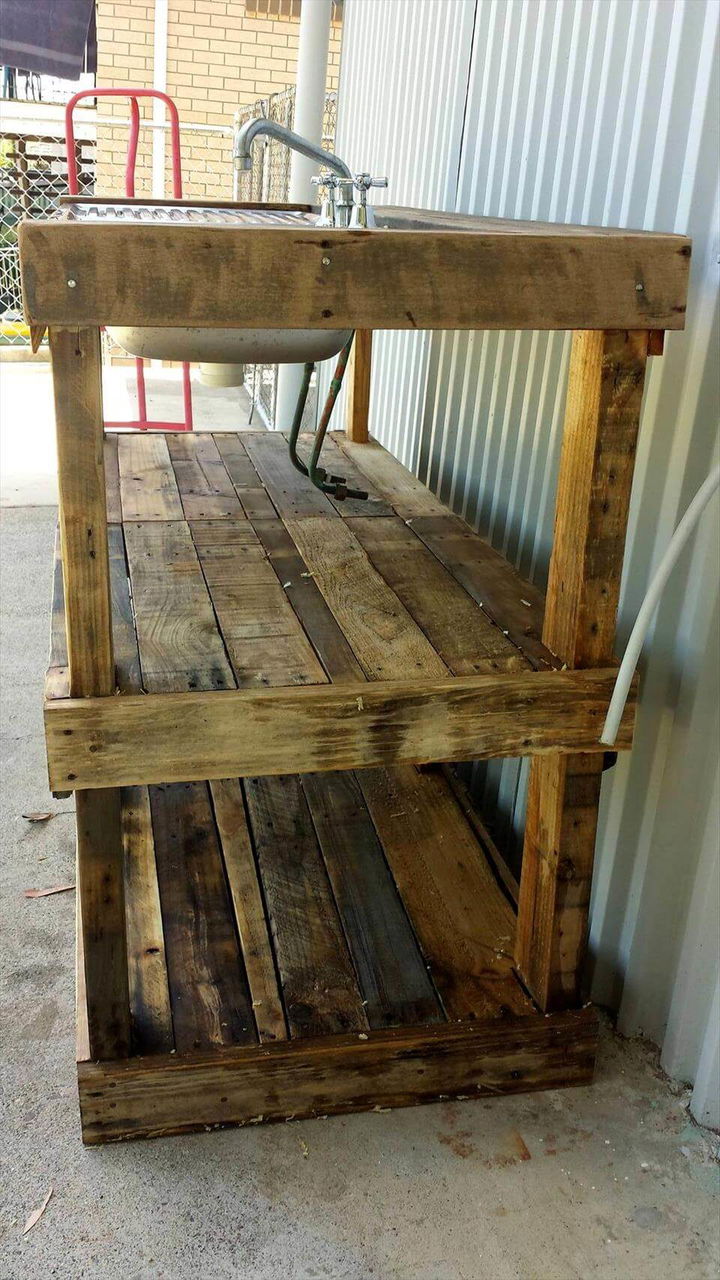 Pallet Outdoor Fish Filleting Station