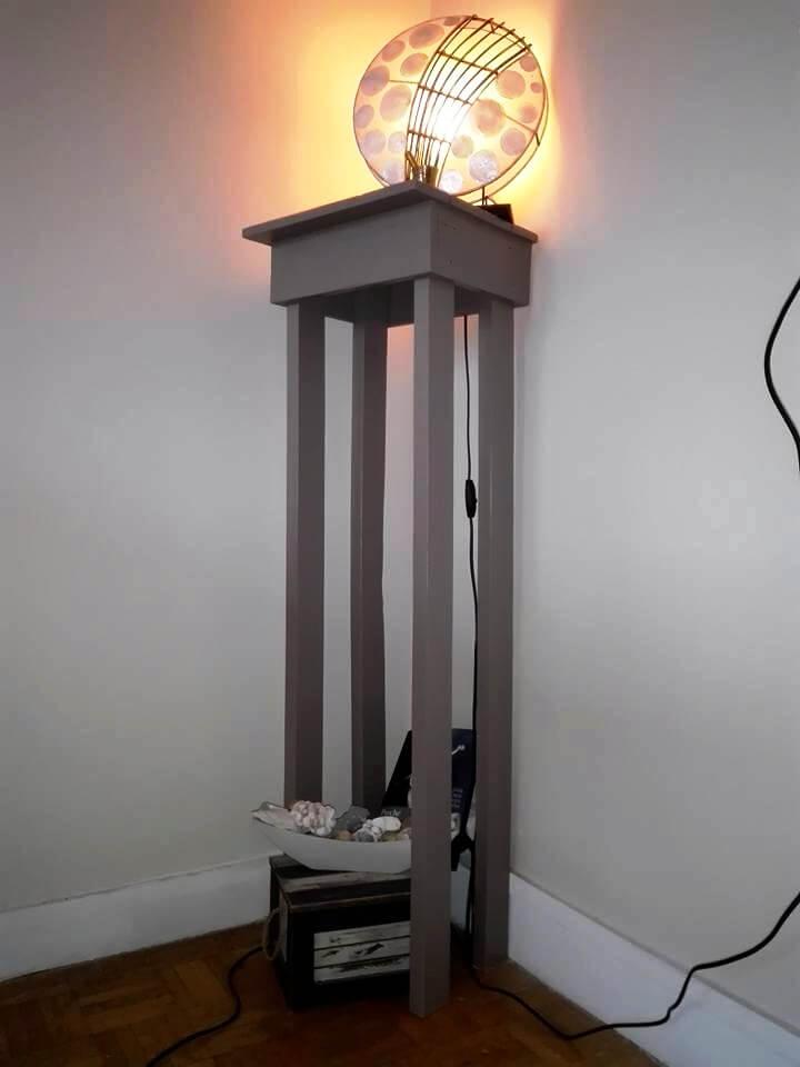 self-made raised pallet corner lamp stand