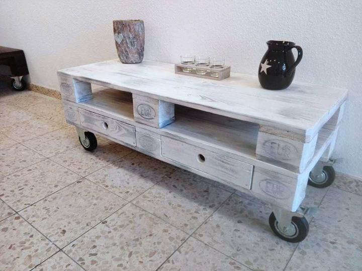 recycled pallet table on wheels