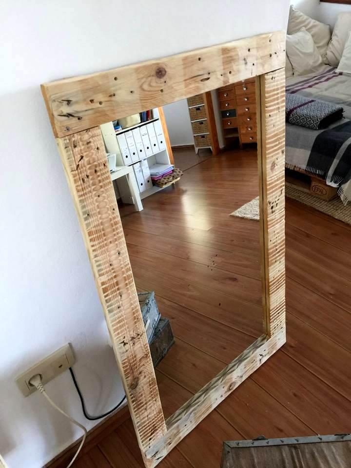 upcycled pallet rustic mirror