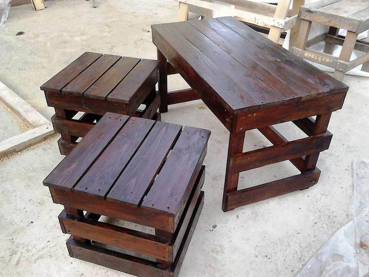 Pallet Coffee Table with Side Tables - Easy Pallet Ideas