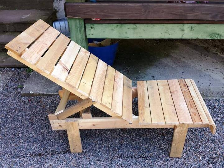 repurposed pallet outdoor lounge chair
