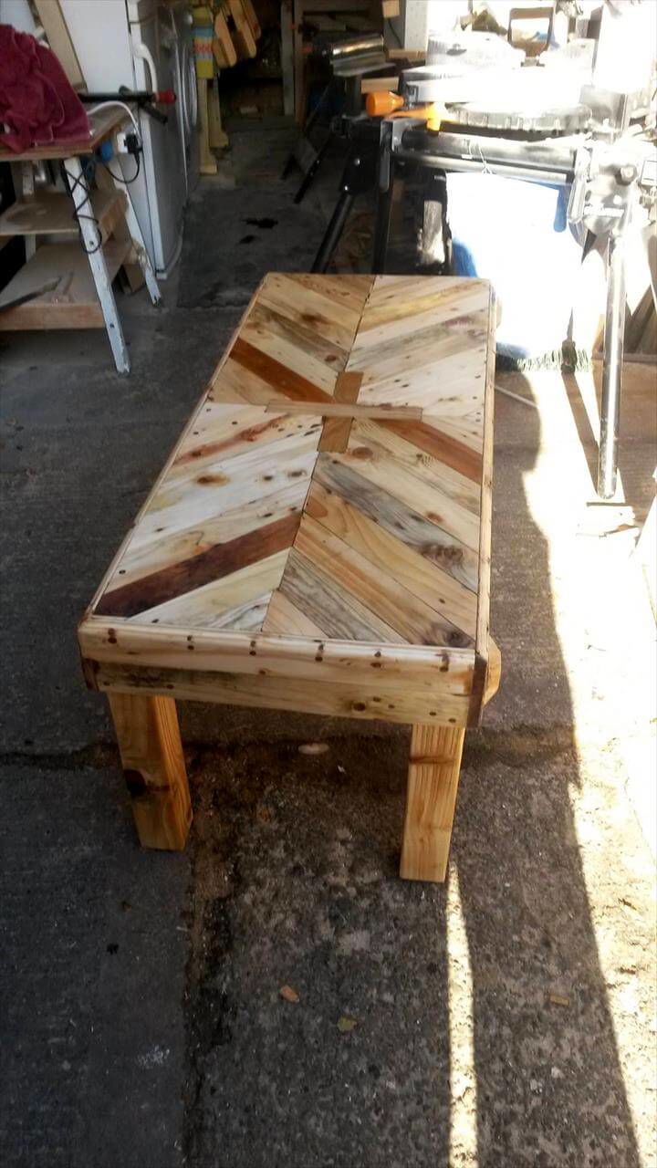 chevron-coffee-table-made-of-pallets