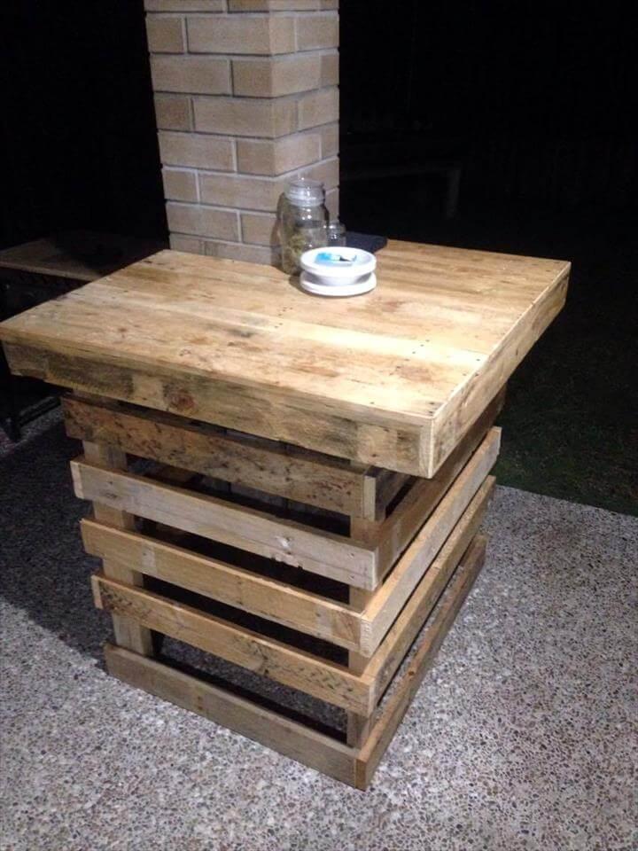 reclaimed pallet table that fit to a pillar