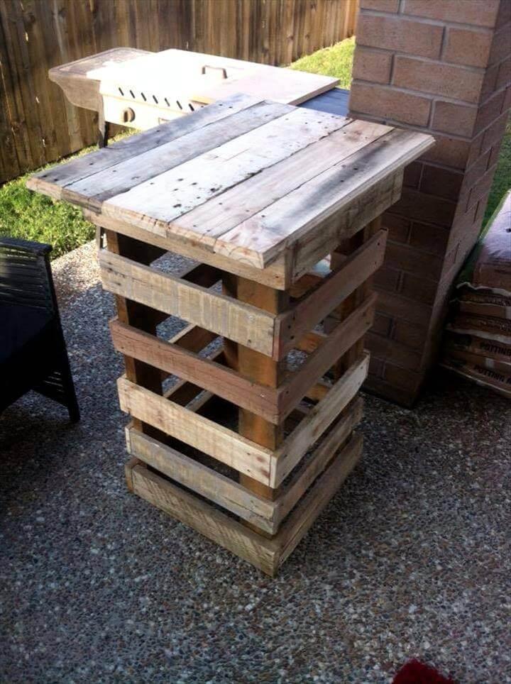 self-made pallet vase stand or outdoor party table