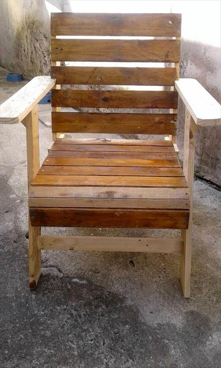 repurposed wooden pallet chair