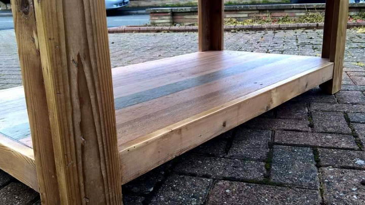 repurposed wooden pallet coffee table