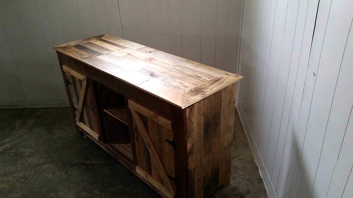 reclaimed pallet entertainment center