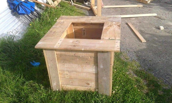 reclaimed pallet planter box