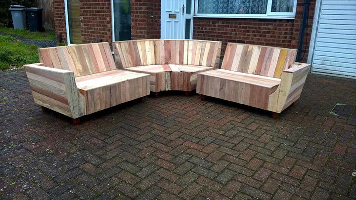 low-cost yet stylish pallet sofa